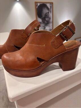 B.O.C. Born Concept Cecelia Platform Clog